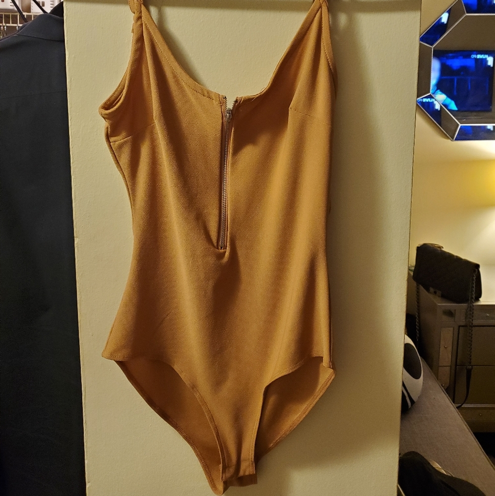 Mustard bodysuit with Zipper